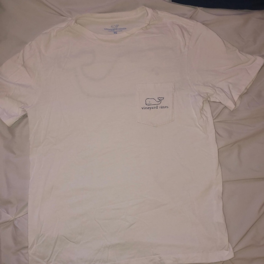 Vineyard vines t shirt